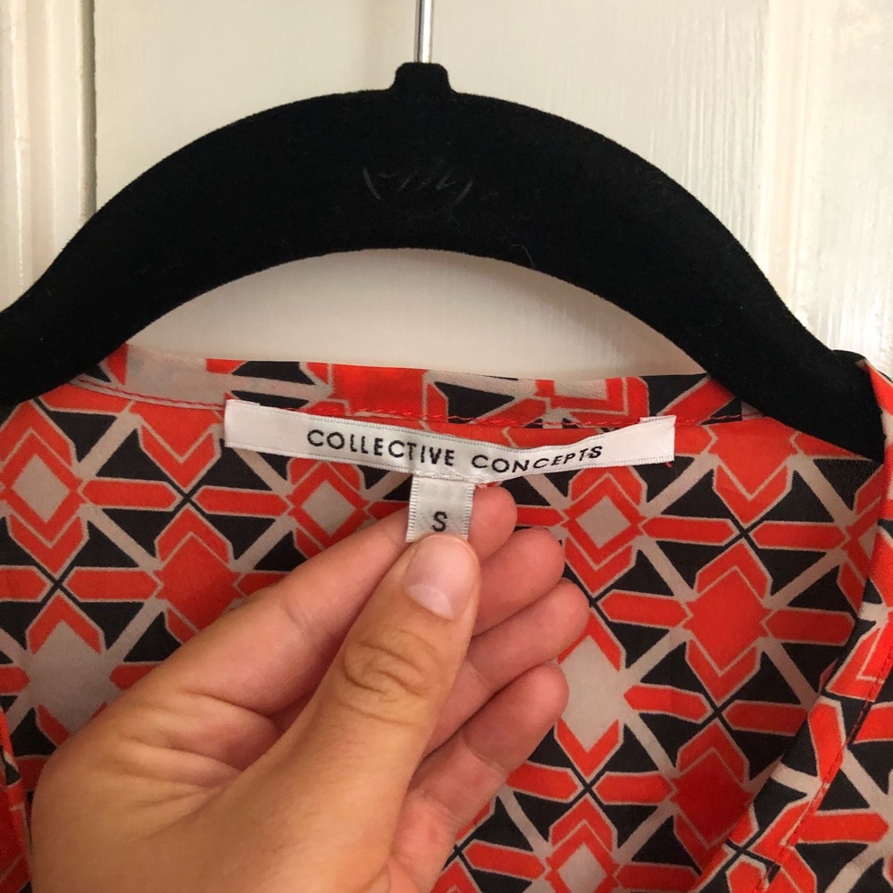 blouse - Picture 2 of 3